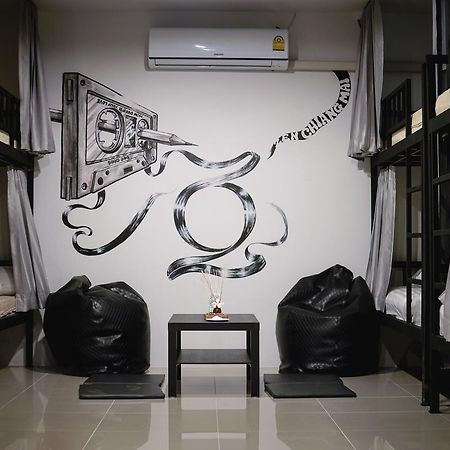 Zen Hostel Chiangmai เชียงใหม่ ภายนอก รูปภาพ