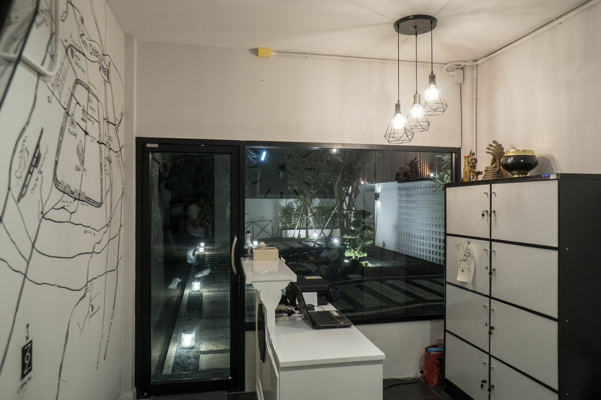 Zen Hostel Chiangmai เชียงใหม่ ภายนอก รูปภาพ