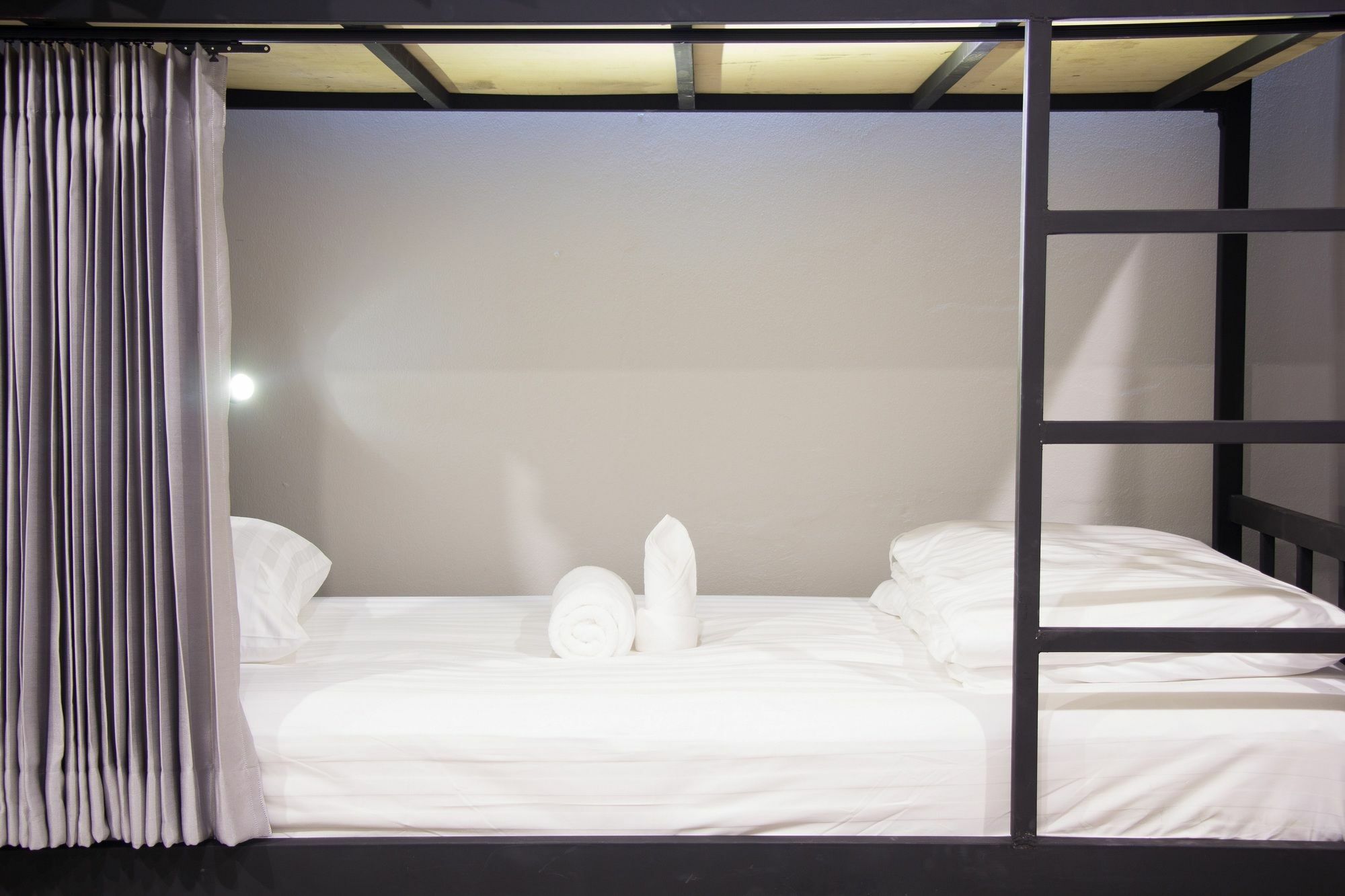 Zen Hostel Chiangmai เชียงใหม่ ภายนอก รูปภาพ