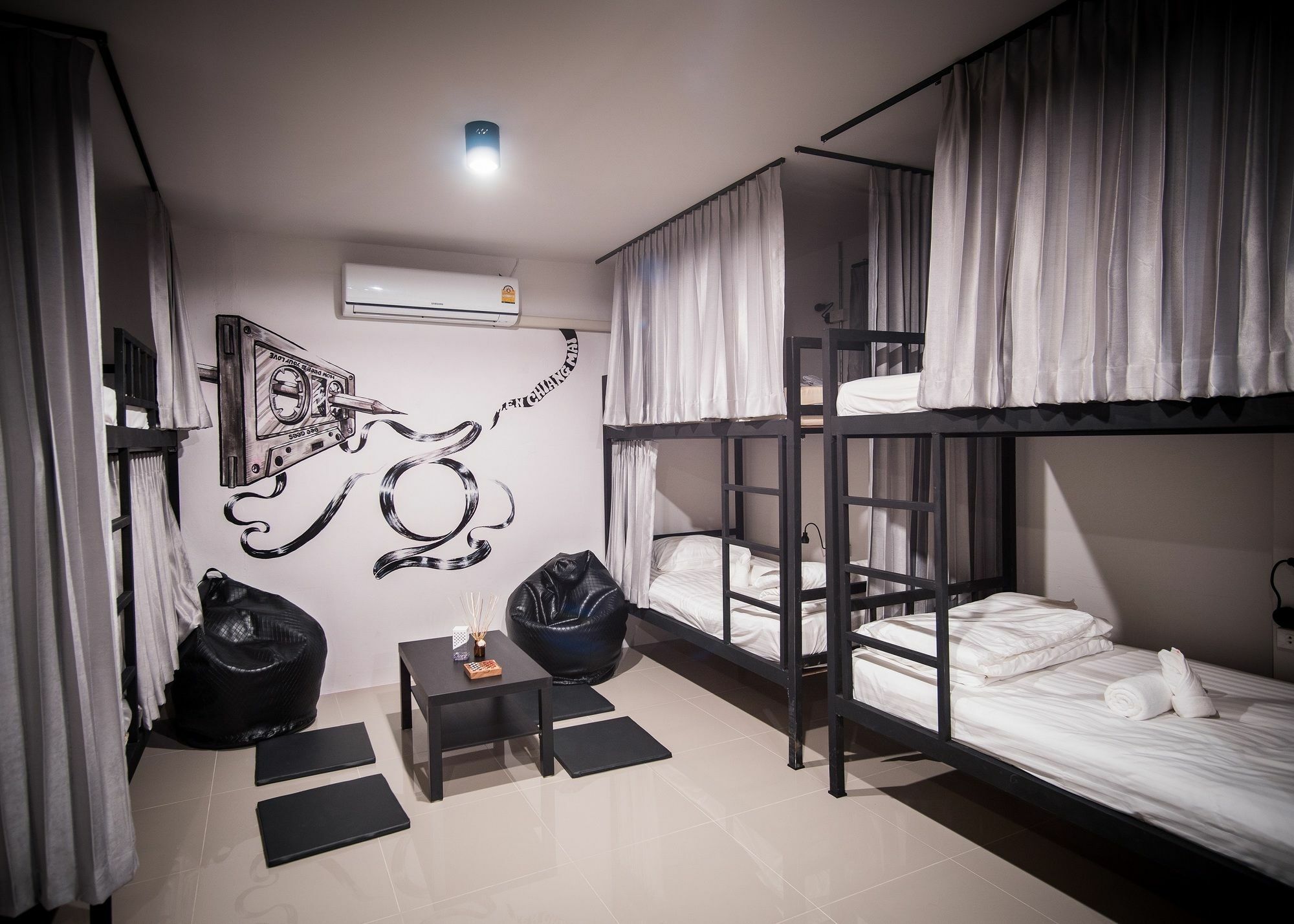 Zen Hostel Chiangmai เชียงใหม่ ภายนอก รูปภาพ