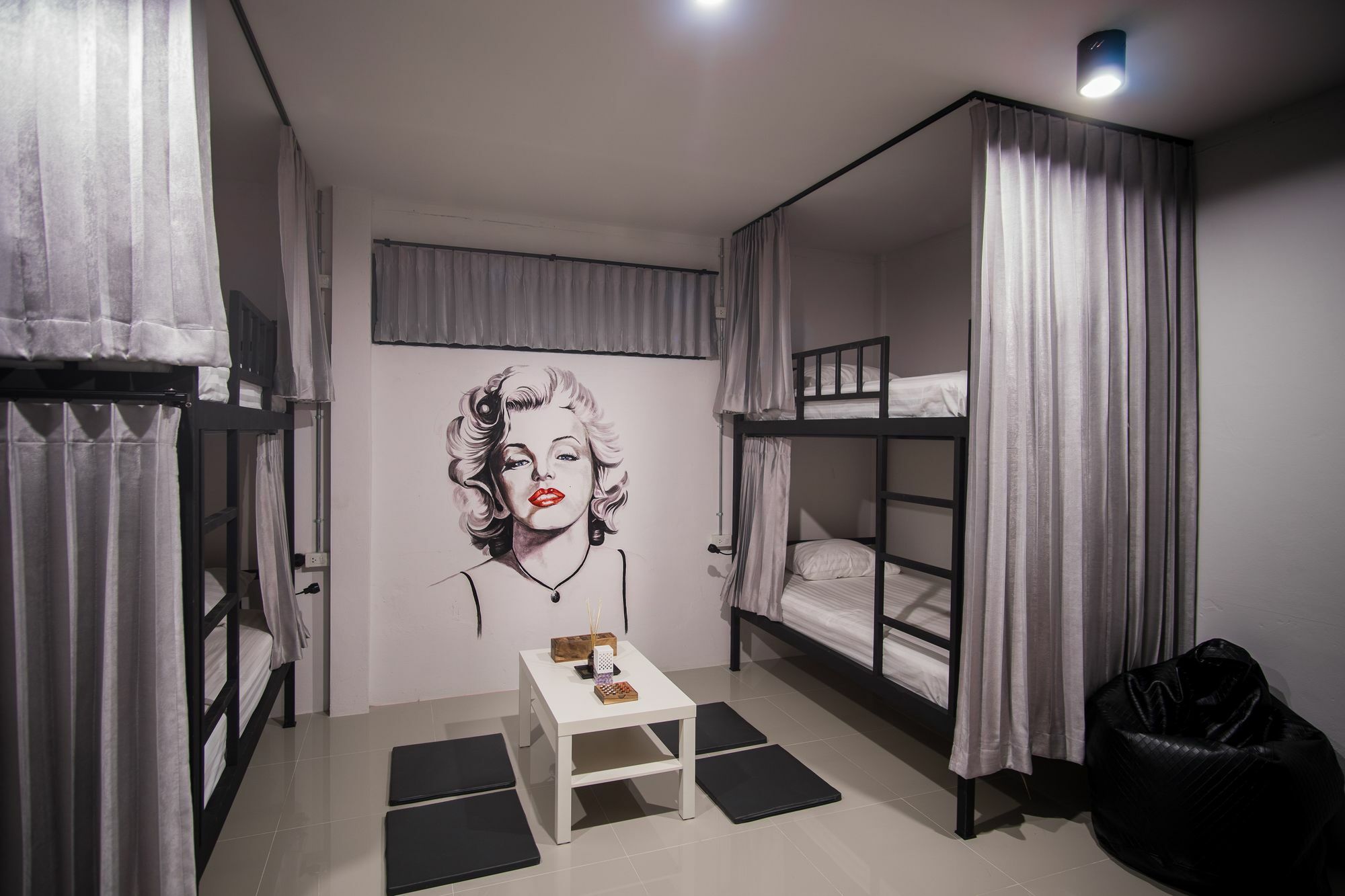 Zen Hostel Chiangmai เชียงใหม่ ภายนอก รูปภาพ