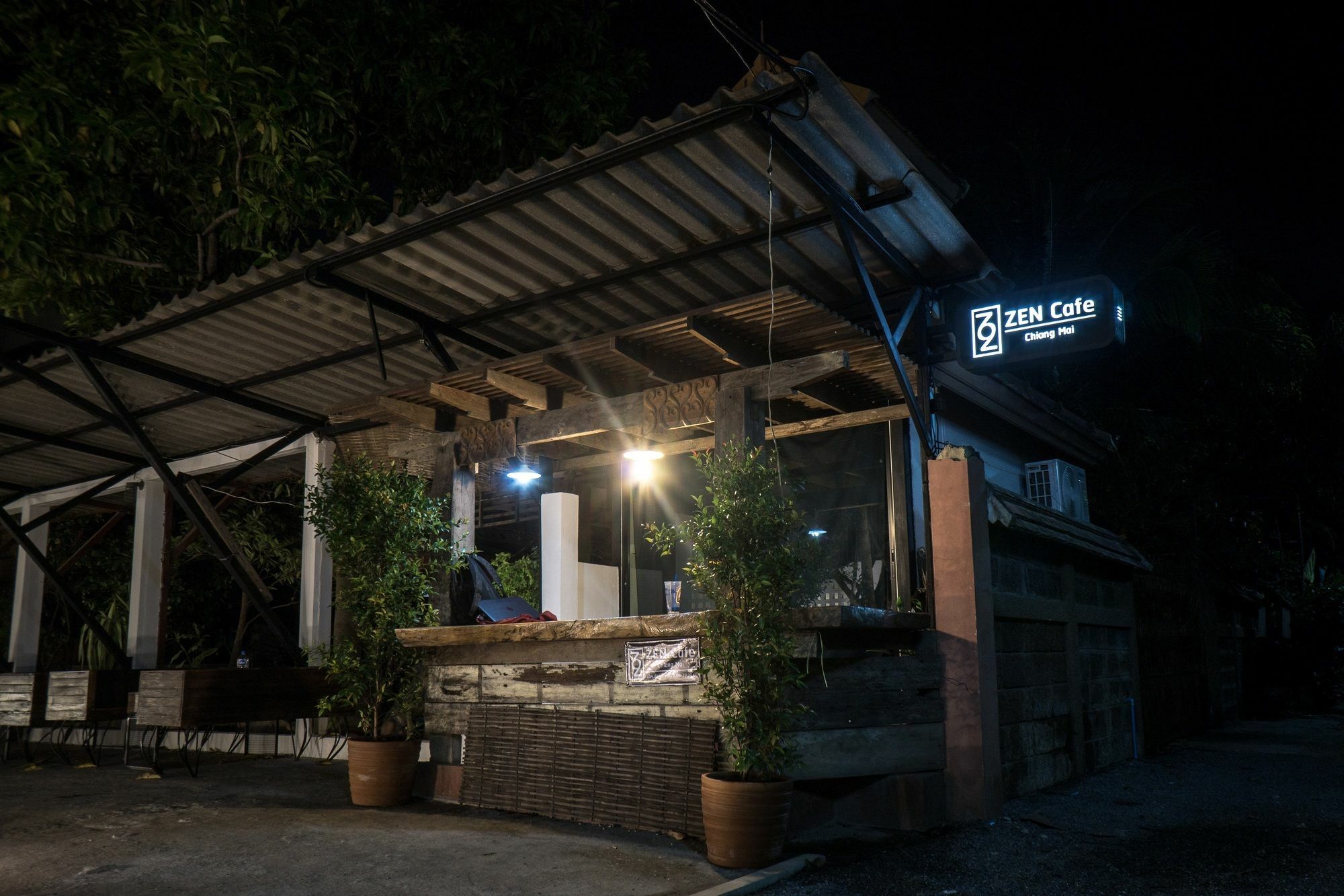 Zen Hostel Chiangmai เชียงใหม่ ภายนอก รูปภาพ